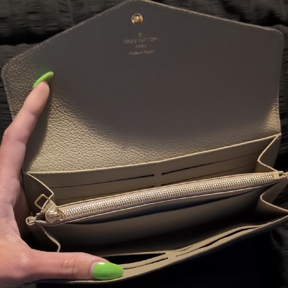 Louis Vuitton Cream and Tan Monogram Wallet - Picture 2 of 4